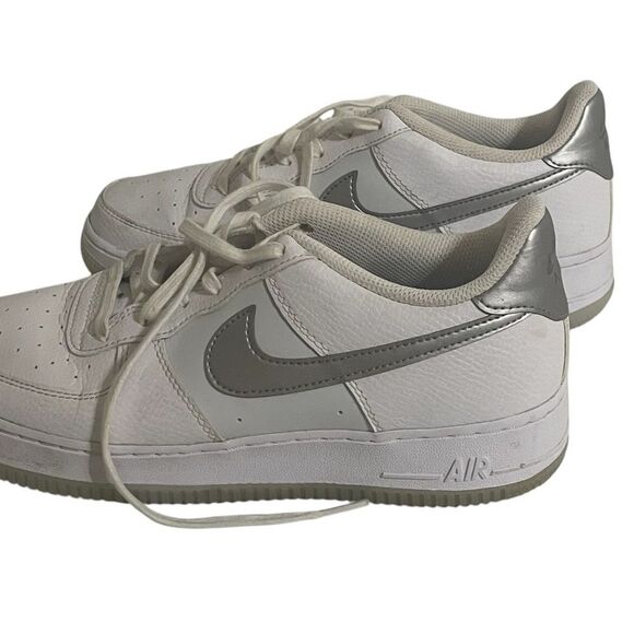 Nike Air Force 1 Big Kids' Shoes Size 7Y White Silver DV7762-300 - Picture 7 of 14